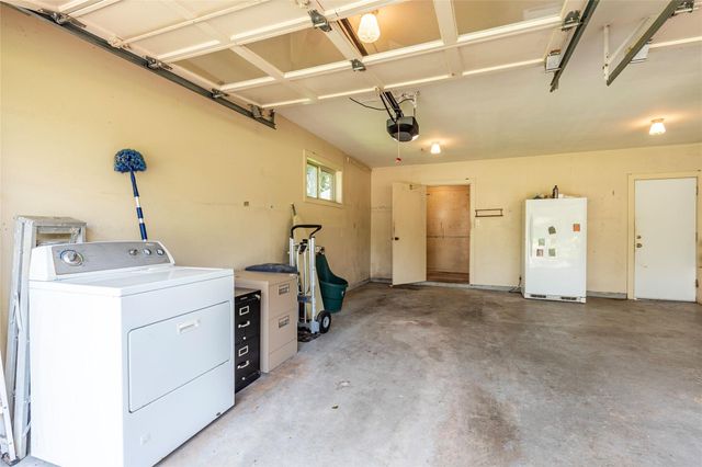 122 Blossom Street, Lake Jackson, TX 77566