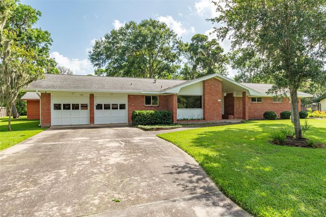 122 Blossom Street, Lake Jackson, TX 77566