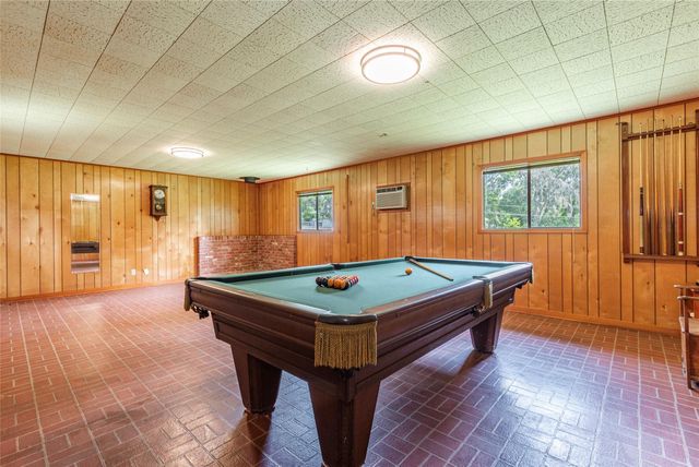 122 Blossom Street, Lake Jackson, TX 77566