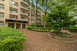 6 Birchwood Court 3B, Mineola, NY 11501