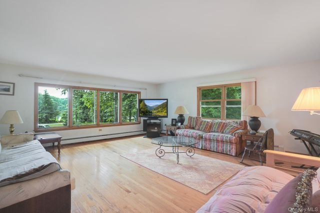 142 Westchester Avenue, Buchanan, NY 10511