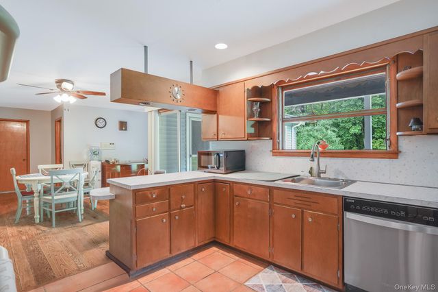 142 Westchester Avenue, Buchanan, NY 10511