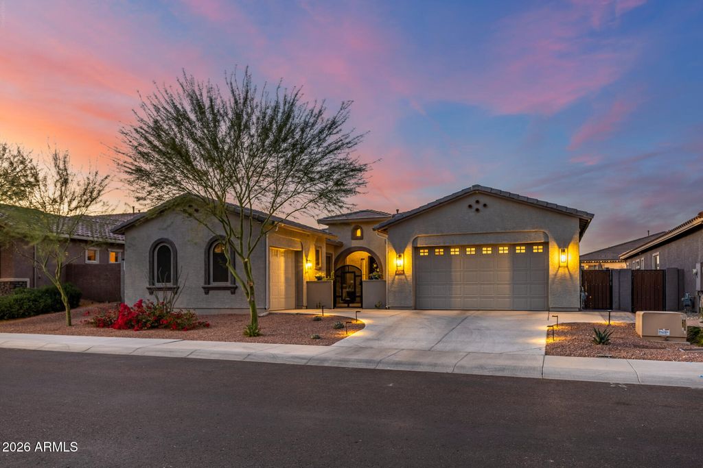 Image 5 of property listing at 19628 W FLOWER Street, Buckeye, AZ 85396