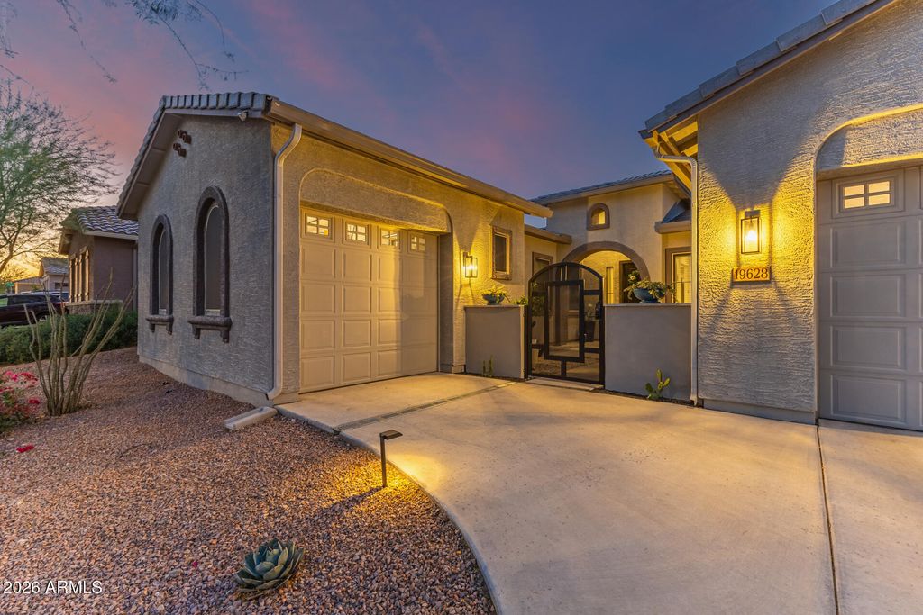 Image 6 of property listing at 19628 W FLOWER Street, Buckeye, AZ 85396