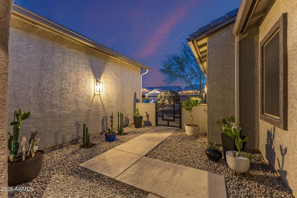 Image 8 of property listing at 19628 W FLOWER Street, Buckeye, AZ 85396