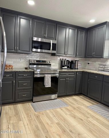 8609 W VOGEL Avenue, Peoria, AZ 85345