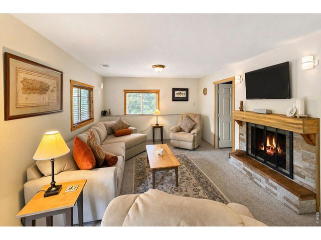 745 Hickory Dr, Lyons, CO 80540