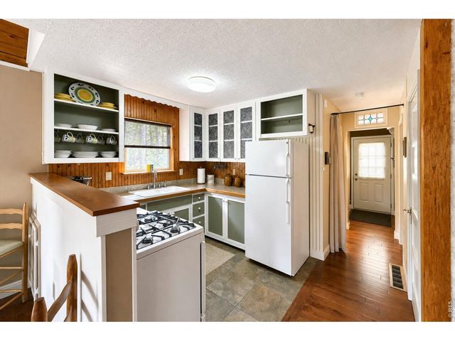 745 Hickory Dr, Lyons, CO 80540