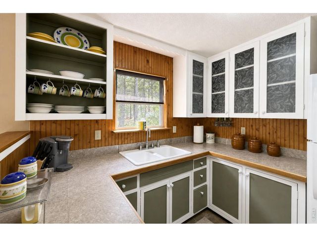 745 Hickory Dr, Lyons, CO 80540