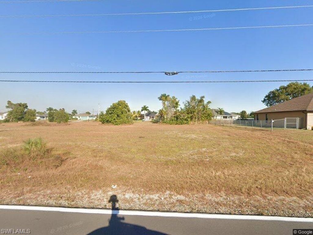 3931 E Gator CIR, Cape Coral, FL 33909