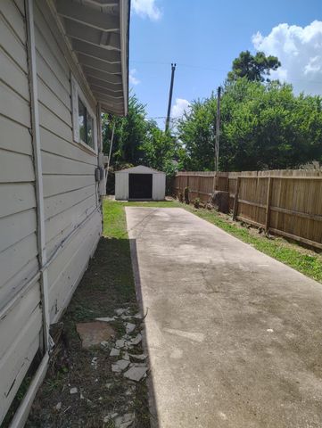 242 Bolden Street, Houston, TX 77029