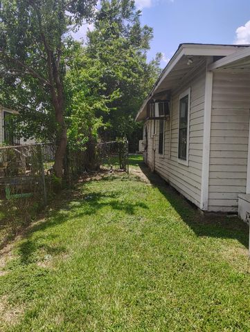 242 Bolden Street, Houston, TX 77029