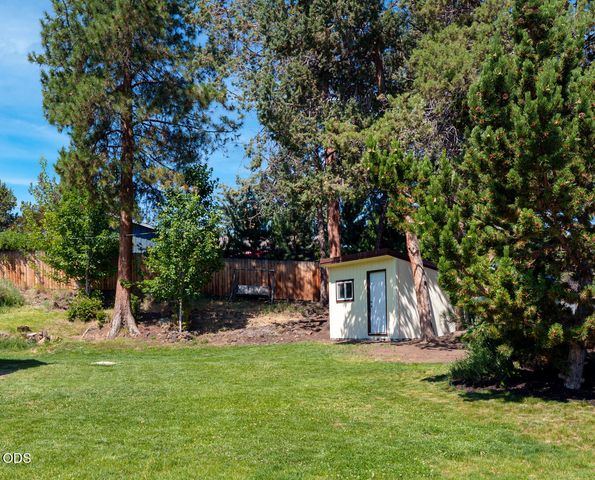 69 SE Piper Drive, Bend, OR 97702