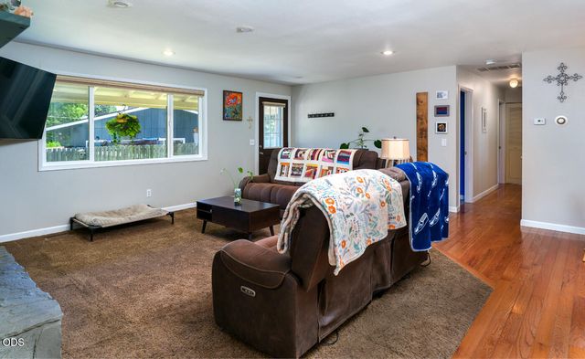 69 SE Piper Drive, Bend, OR 97702