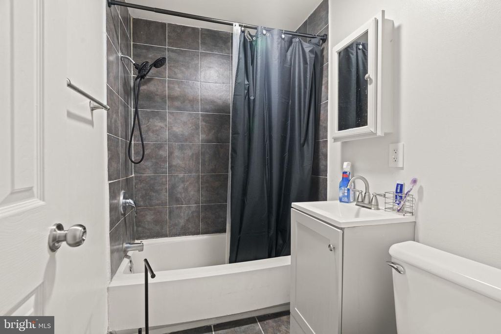 7016 WOODLAND AVE, Philadelphia, PA 19142