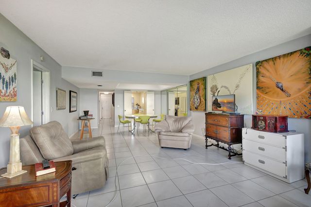 6768 10th Avenue N 113, Lake Worth, FL 33467