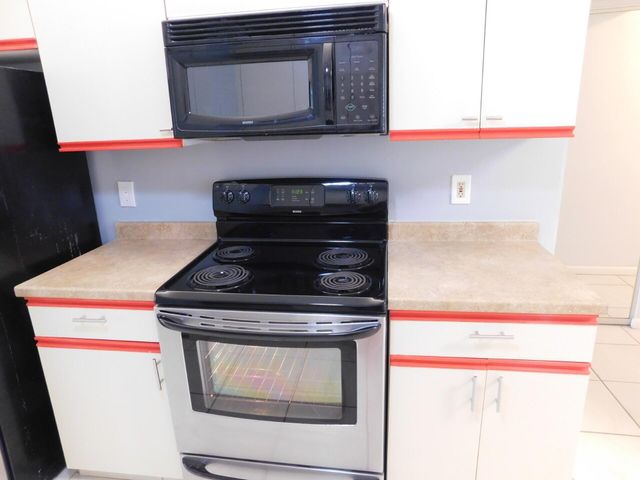 6768 10th Avenue N 113, Lake Worth, FL 33467