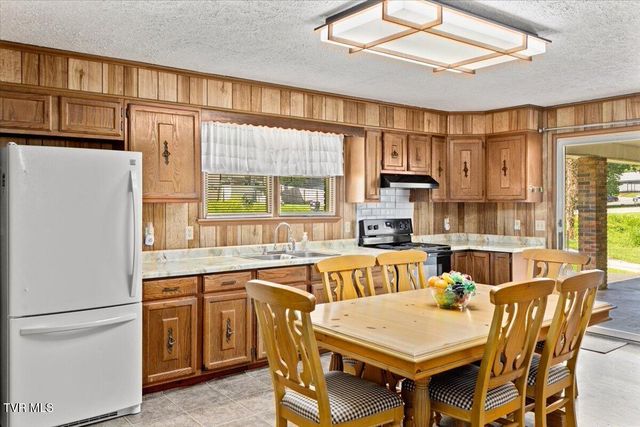 229 Blountville Bypass, Blountville, TN 37617