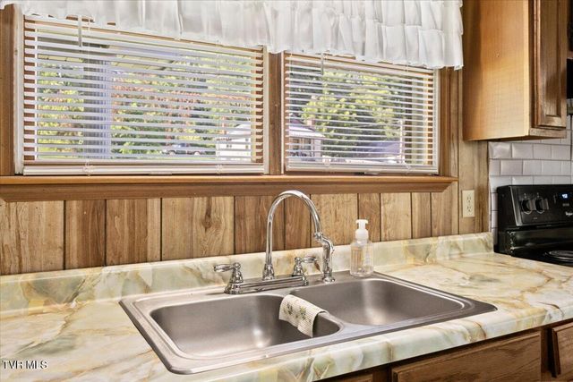 229 Blountville Bypass, Blountville, TN 37617