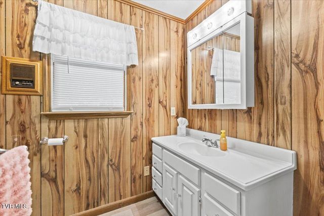 229 Blountville Bypass, Blountville, TN 37617