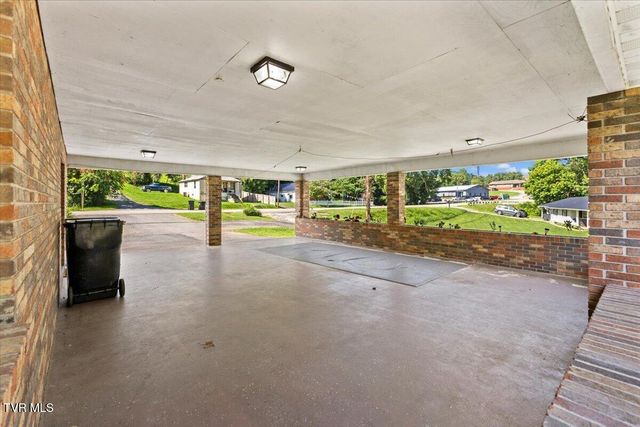 229 Blountville Bypass, Blountville, TN 37617