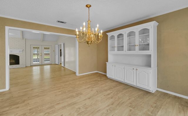 712 Willow Creek Drive, Woodway, TX 76712