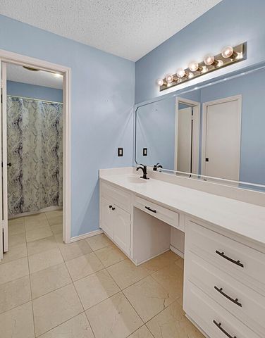 712 Willow Creek Drive, Woodway, TX 76712