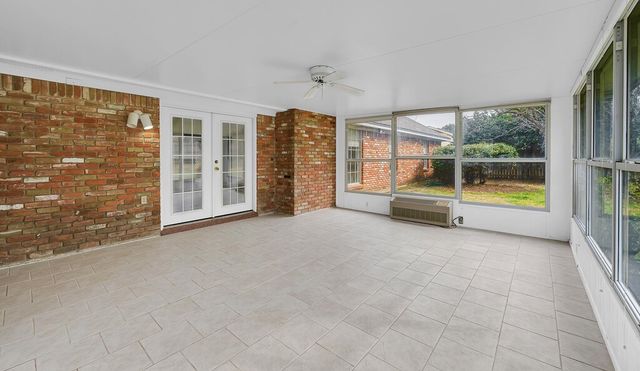 712 Willow Creek Drive, Woodway, TX 76712