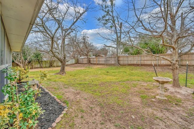 712 Willow Creek Drive, Woodway, TX 76712