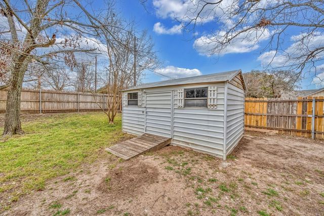 712 Willow Creek Drive, Woodway, TX 76712