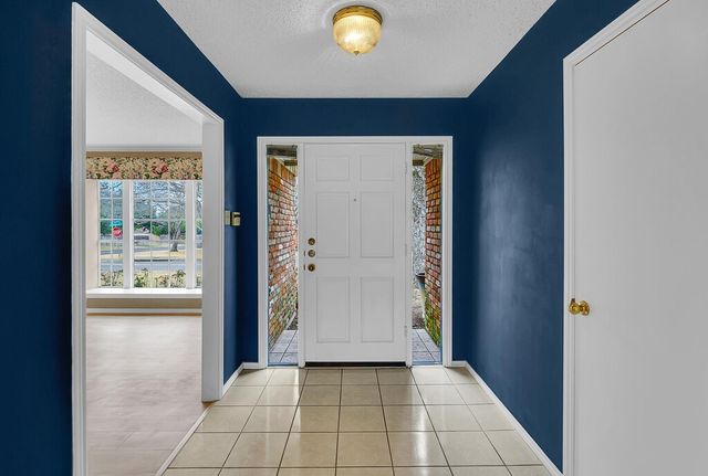 712 Willow Creek Drive, Woodway, TX 76712