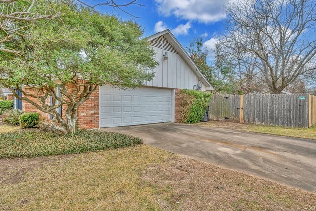 712 Willow Creek Drive, Woodway, TX 76712