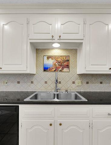 712 Willow Creek Drive, Woodway, TX 76712