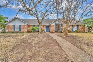 712 Willow Creek Drive, Woodway, TX 76712