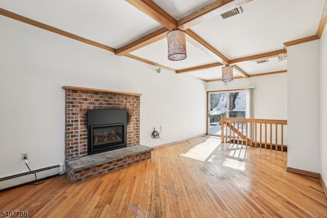 286 Carentan Rd, Hopatcong Boro, NJ 07843