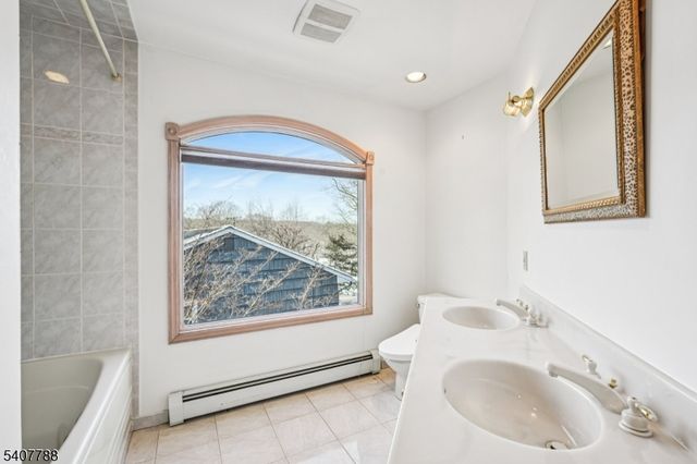 286 Carentan Rd, Hopatcong Boro, NJ 07843