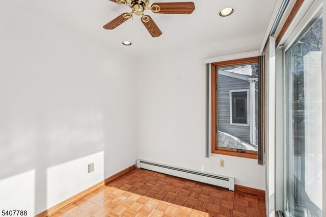 286 Carentan Rd, Hopatcong Boro, NJ 07843