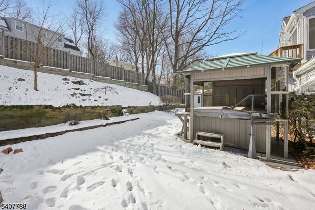 286 Carentan Rd, Hopatcong Boro, NJ 07843