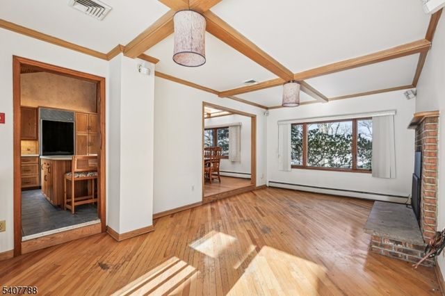 286 Carentan Rd, Hopatcong Boro, NJ 07843