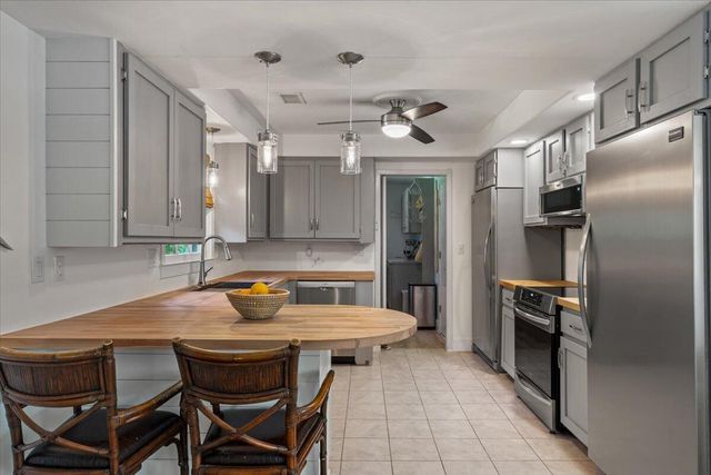 939 Mikell Drive, Charleston, SC 29412