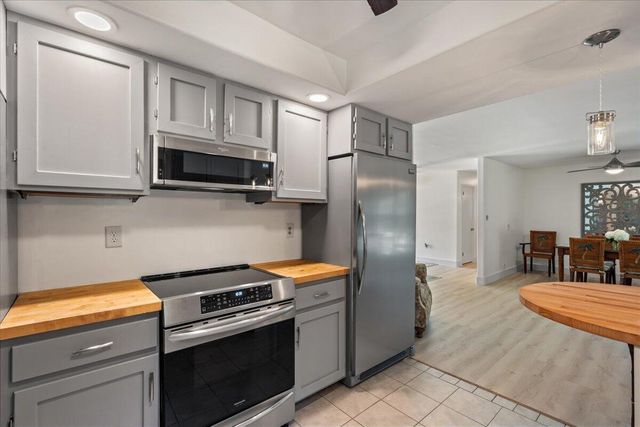 939 Mikell Drive, Charleston, SC 29412