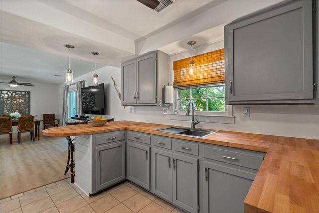 939 Mikell Drive, Charleston, SC 29412