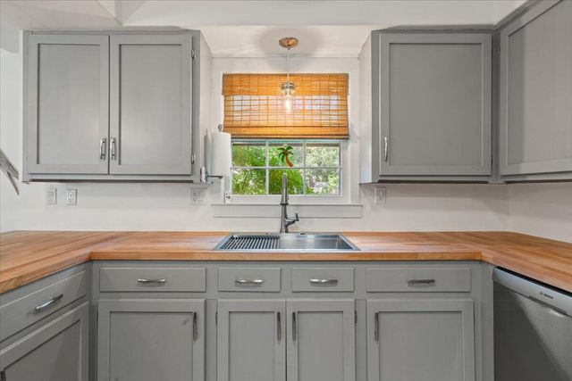 939 Mikell Drive, Charleston, SC 29412