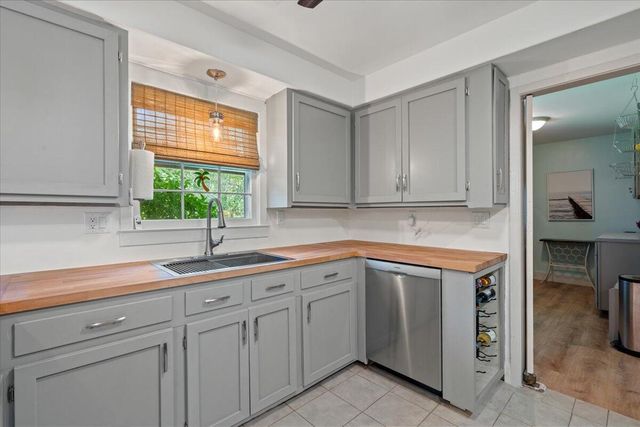 939 Mikell Drive, Charleston, SC 29412