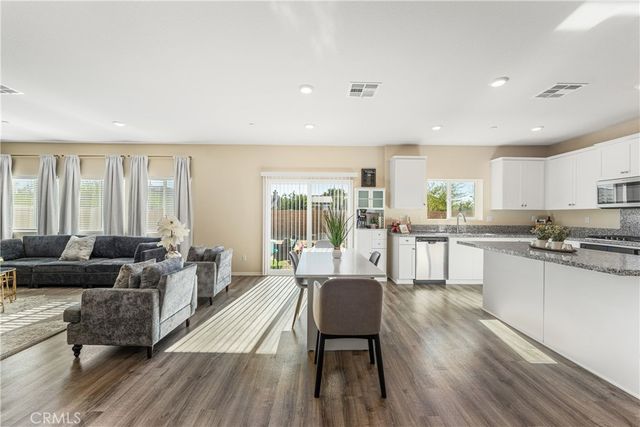 44325 Moccasin Place, Lancaster, CA 93536