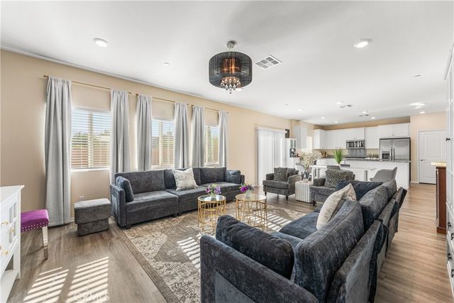 44325 Moccasin Place, Lancaster, CA 93536