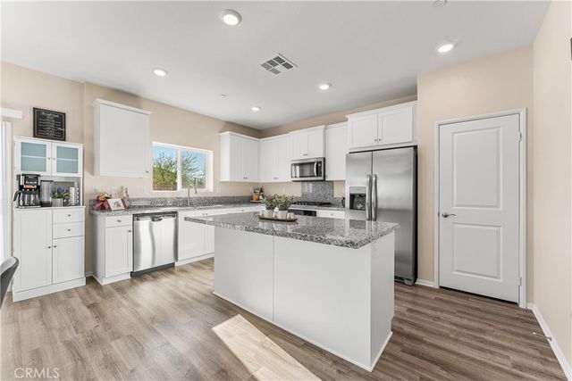 44325 Moccasin Place, Lancaster, CA 93536
