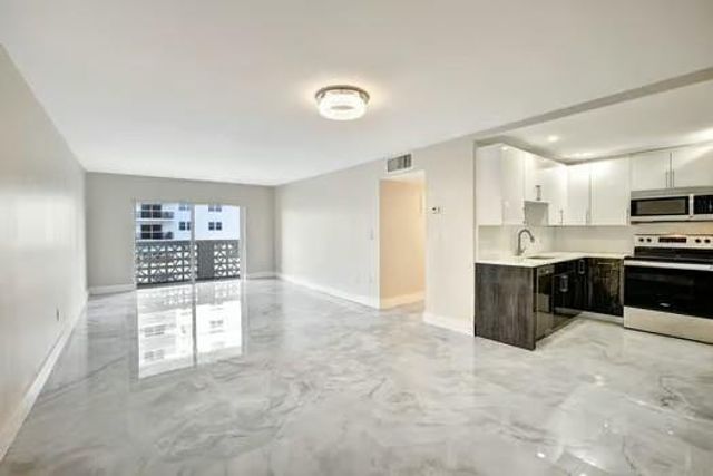 1901 S Ocean Drive 202, Hollywood, FL 33019