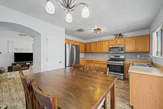 681 W Ash Ridge Drive, Green Valley, AZ 85614