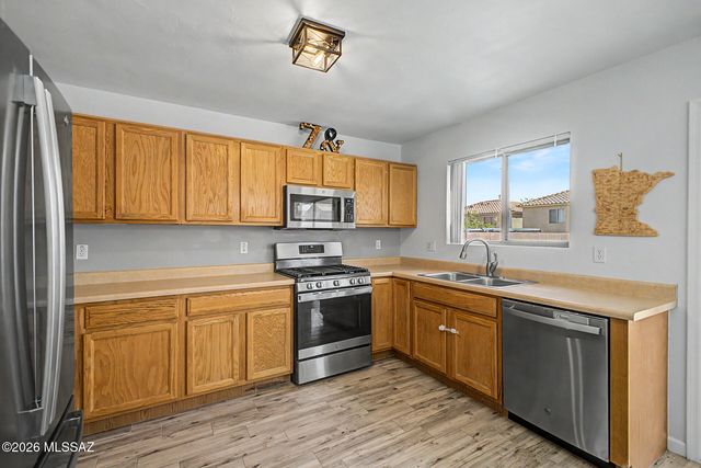 681 W Ash Ridge Drive, Green Valley, AZ 85614